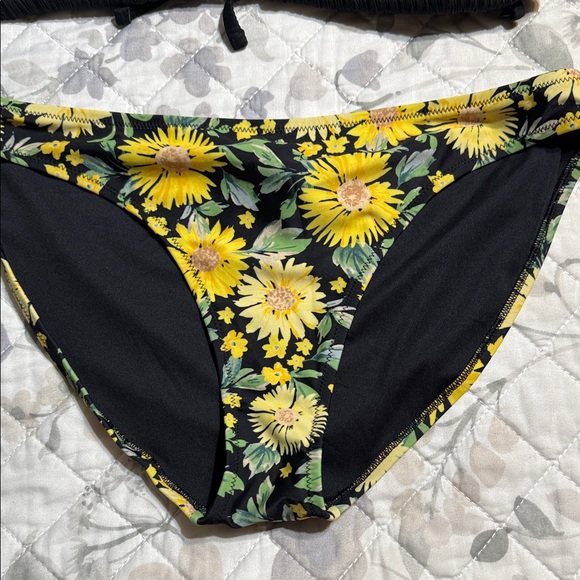 Black and Yellow Floral Bikini Set M - Picture 2 of 12